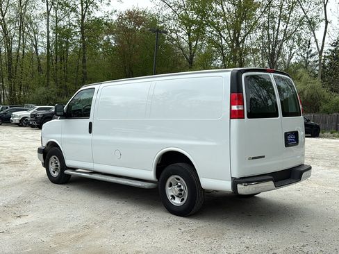 Used 2024 Chevrolet Express 2500 w/ Driver Convenience Package RWD image 8