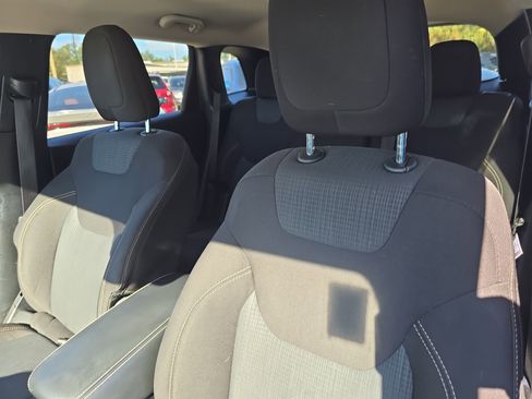 Used 2016 Jeep Cherokee Latitude w/ Cold Weather Group image 23