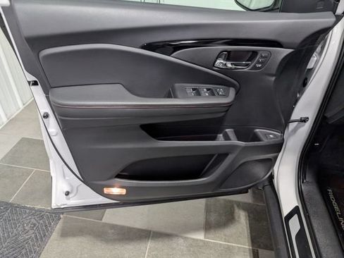Used 2025 Honda Ridgeline Black Edition image 14