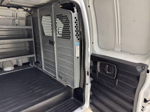 Used 2016 Chevrolet Express 2500 RWD image 29