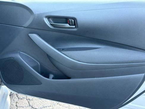 Used 2025 Toyota Corolla LE FWD image 12