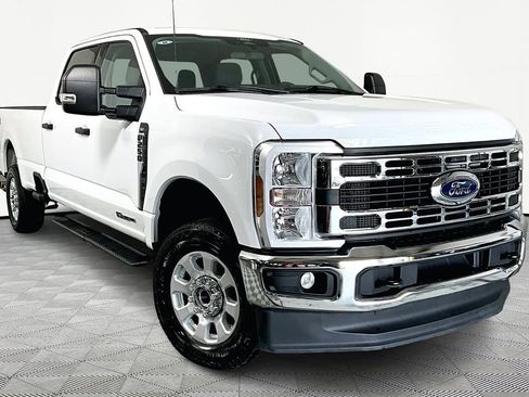Used 2024 Ford F250 XLT image 1