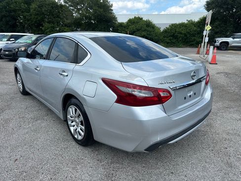 Used 2016 Nissan Altima 2.5 S w/ Power Driver Seat Package FWD image 4