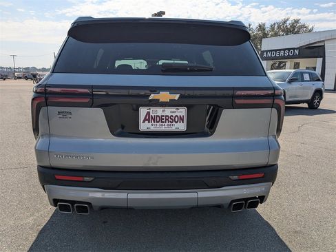 Used 2025 Chevrolet Traverse LT image 5