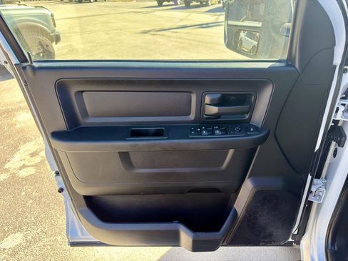 Used 2024 RAM 2500 Tradesman w/ Chrome Appearance Group image 28