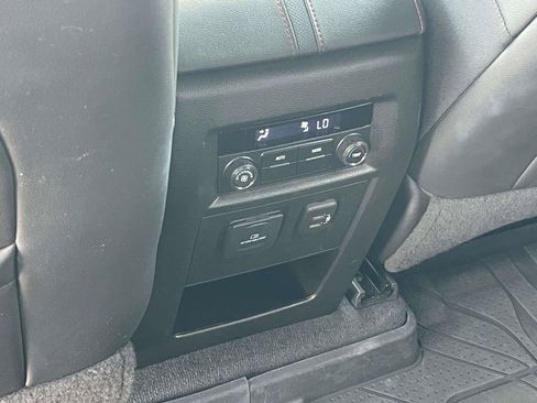 Used 2022 Chevrolet Traverse RS FWD image 13