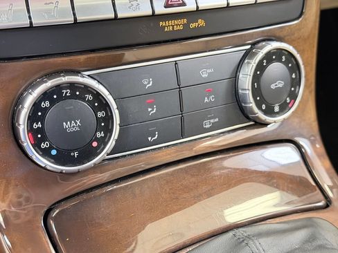 Used 2014 Mercedes-Benz SLK 250 image 36