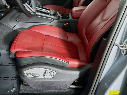 Used 2025 Porsche Macan image 22