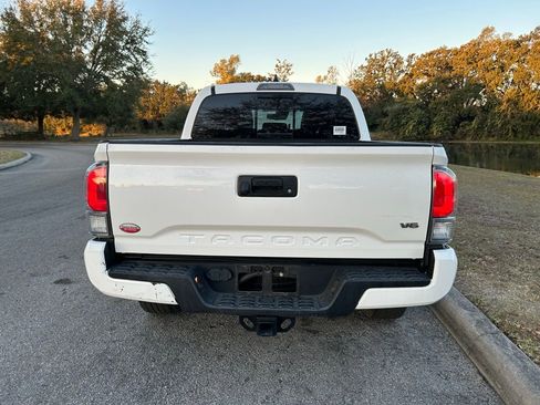 Used 2021 Toyota Tacoma TRD Sport image 4