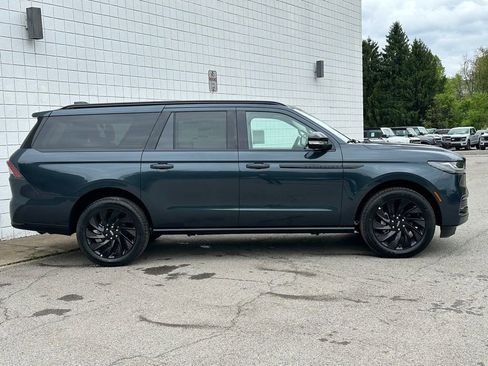 New 2026 Lincoln Navigator L Reserve AWD/4WD image 4