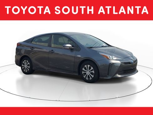 Used 2022 Toyota Prius LE image 1