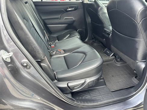 Certified 2023 Toyota Highlander XLE image 15