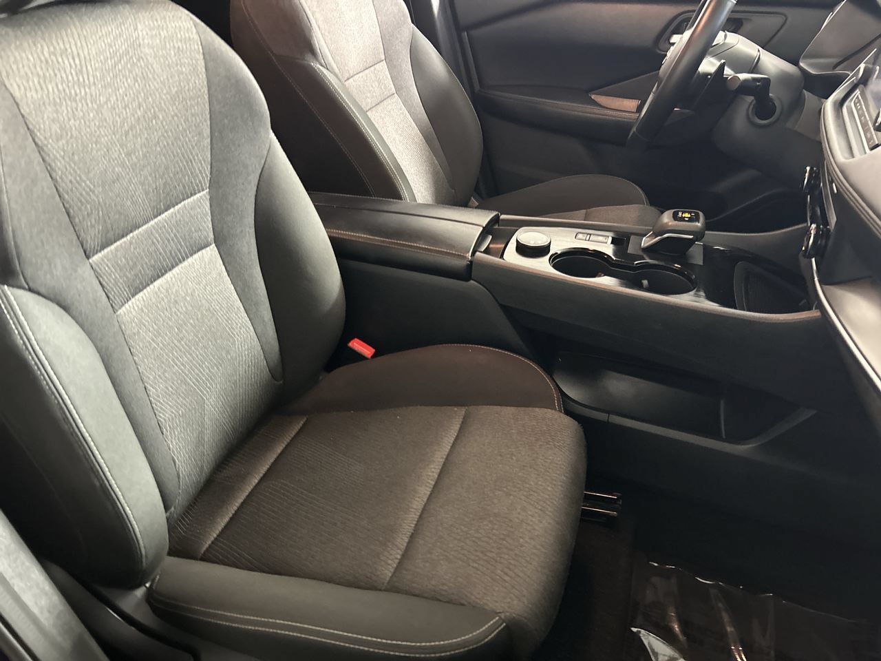 Used 2025 Nissan Rogue SV AWD/4WD image 26