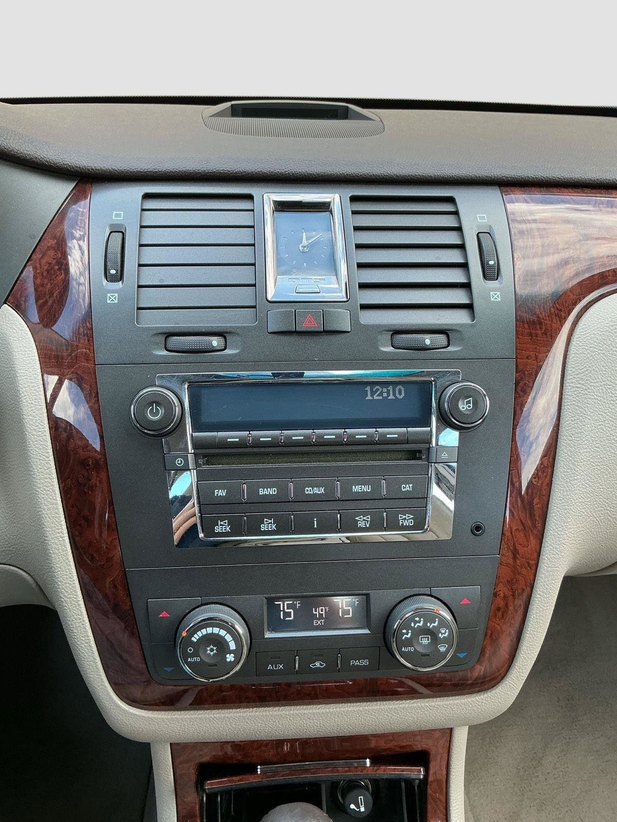 Used 2007 Cadillac DTS Luxury I w/ Trunk Convenience Package FWD image 12