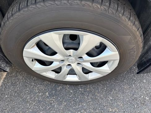 Used 2022 Toyota Corolla LE w/ Carpet Mat Package (TMS) FWD image 4