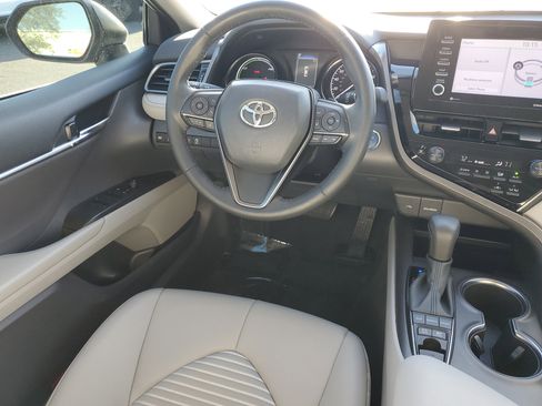 Certified 2022 Toyota Camry SE image 11