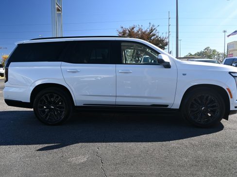 Used 2025 Cadillac Escalade Sport Platinum w/ LPO, ONYX Package image 13