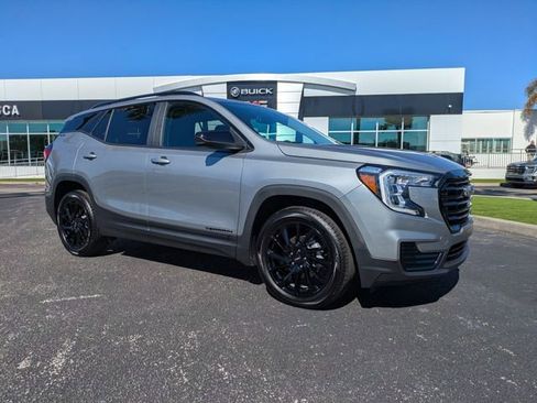 New 2024 GMC Terrain SLE w/ Driver Convenience Package image 2