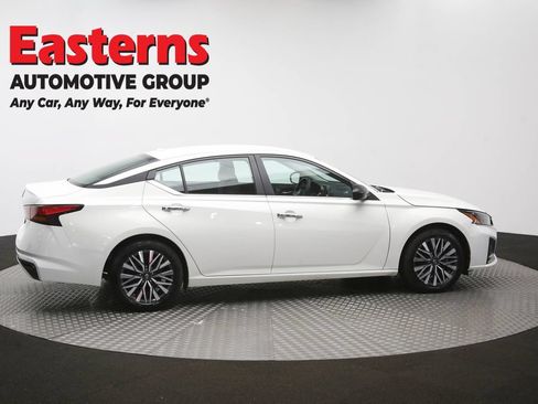 Used 2025 Nissan Altima 2.5 SV FWD image 41