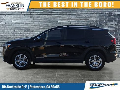 Used 2024 GMC Terrain SLE w/ Driver Convenience Package FWD image 2