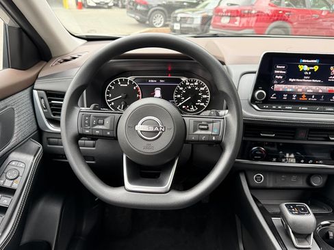 Used 2023 Nissan Rogue SV AWD/4WD image 15