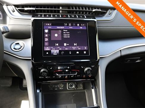 New 2025 Jeep Grand Cherokee L Altitude image 23