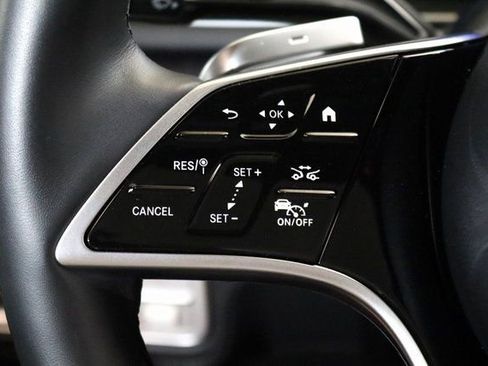 Used 2024 Mercedes-Benz GLE 450 4MATIC w/ AMG Line Exterior image 4