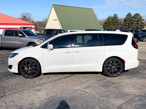 Used 2018 Chrysler Pacifica Touring Plus w/ S Appearance Package image 3