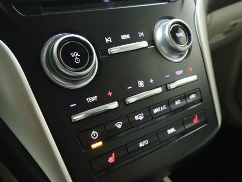 Used 2019 Lincoln MKC Select w/ Select Plus Package AWD/4WD image 17