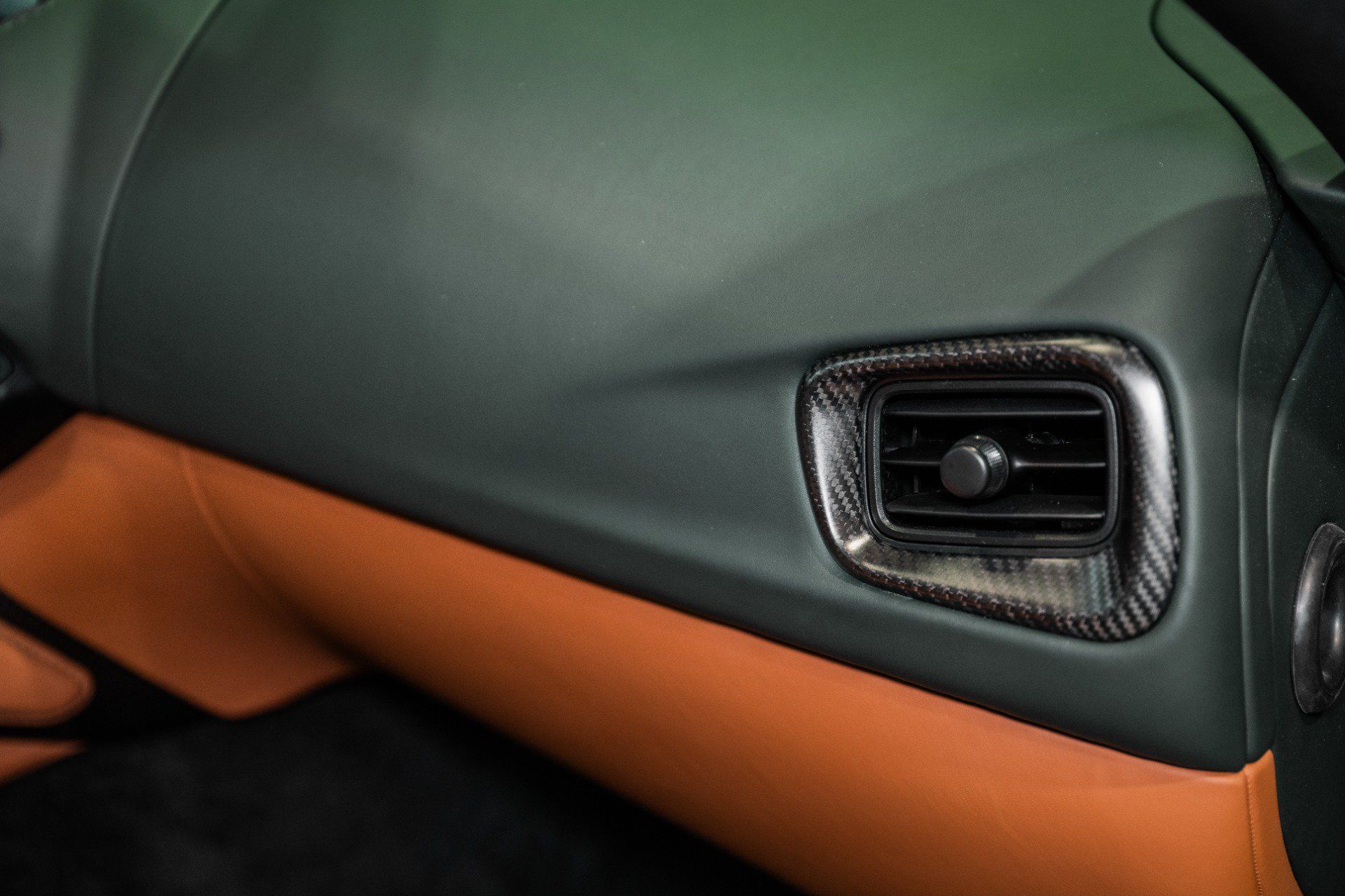 Used 2023 Aston Martin V12 Vantage Roadster RWD image 37