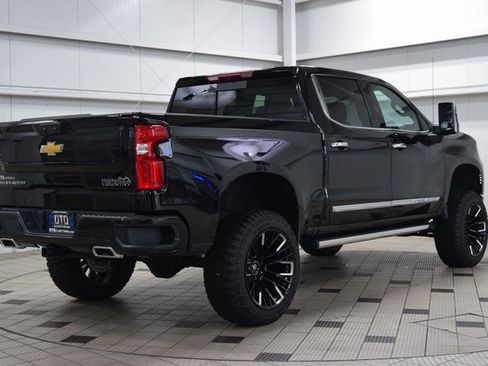 Used 2024 Chevrolet Silverado 1500 High Country w/ High Country Premium Package image 7