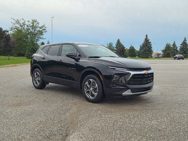Used 2023 Chevrolet Blazer LT w/ Driver Confidence Package AWD/4WD image 3