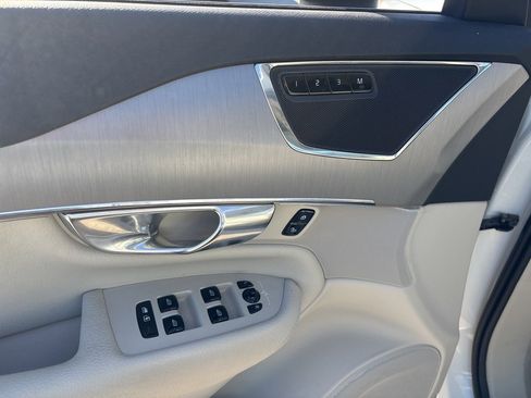 Used 2021 Volvo XC90 T5 Momentum w/ Climate Package image 16