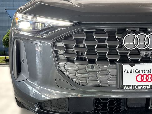 Certified 2025 Audi Q5 Prestige image 11