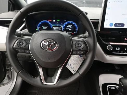 Used 2026 Toyota Corolla SE w/ SE Premium Package AWD/4WD image 5