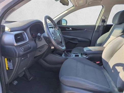 Used 2017 Kia Sorento LX w/ LX Convenience Package image 9