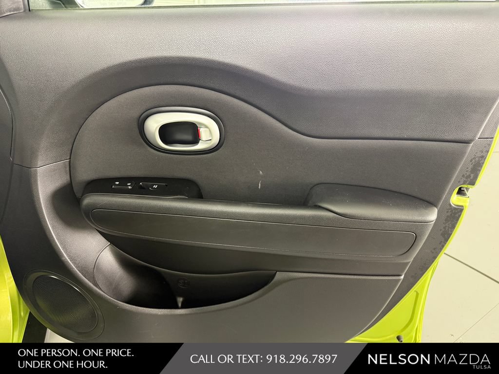 Used 2016 Kia Soul + FWD image 41