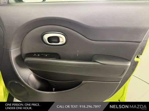Used 2016 Kia Soul + FWD image 41