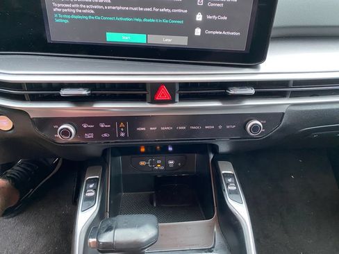 Used 2025 Kia Sorento S FWD image 16