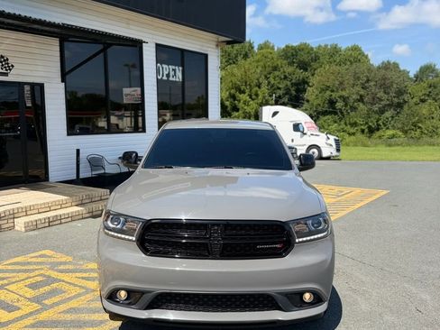 Used 2019 Dodge Durango SXT RWD image 2