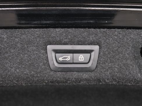 Used 2019 BMW 530e xDrive w/ Premium Package AWD/4WD image 41