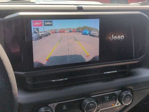 Used 2025 Jeep Gladiator Rubicon w/ Technology Group AWD/4WD image 22