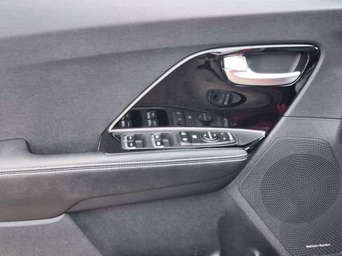 Used 2022 Kia Niro EX w/ Cold Weather Package FWD image 23