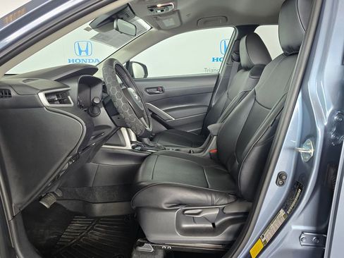 Used 2025 Toyota Corolla Cross LE FWD image 11