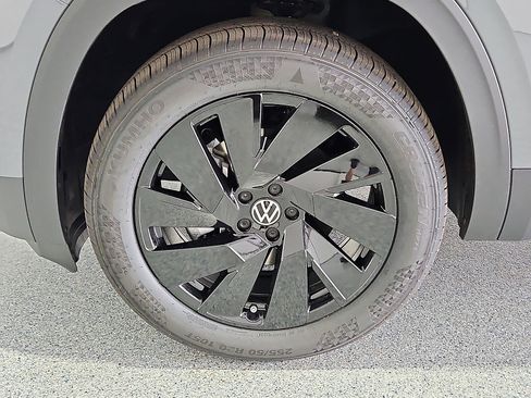 New 2026 Volkswagen Atlas SE FWD image 12
