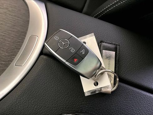 Used 2022 Mercedes-Benz GLC 300 4MATIC image 15