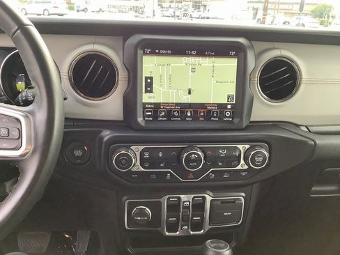 Used 2023 Jeep Wrangler Unlimited Sahara image 17