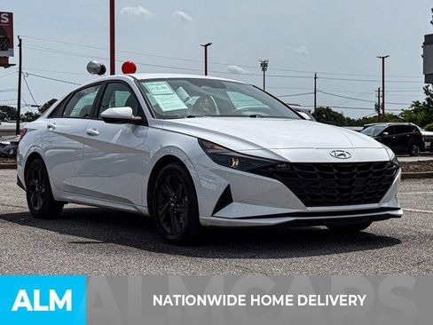 Used 2023 Hyundai Elantra SEL FWD image 5