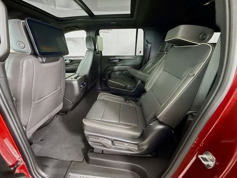 New 2025 Chevrolet Suburban Premier image 28
