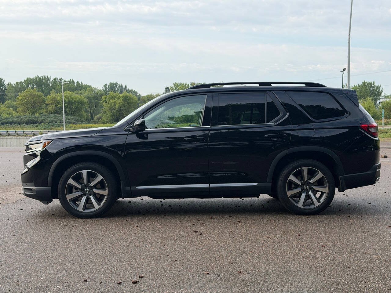 Used 2025 Honda Pilot Elite image 2